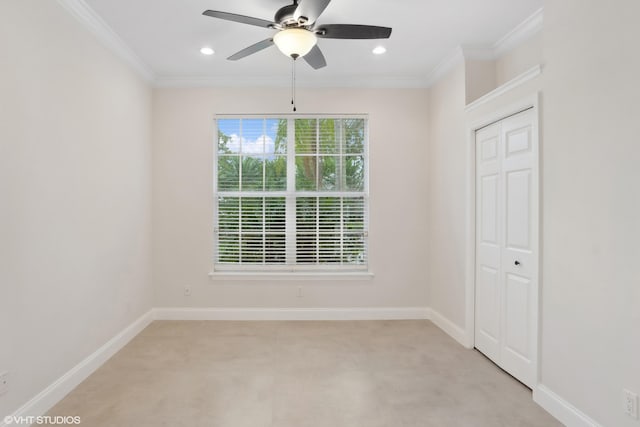 unfurnished bedroom featuring a ceiling fan, baseboards, recessed lighting, ornamental molding, and a closet