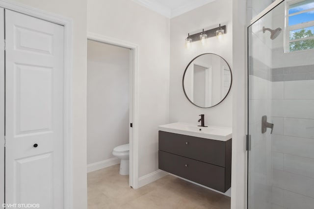 bathroom featuring toilet, a stall shower, crown molding, baseboards, and vanity