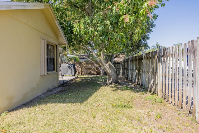 view of yard featuring a fenced backyard