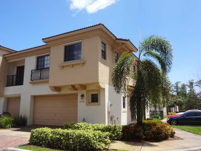 view of front of house with driveway, stucco siding, and a garage