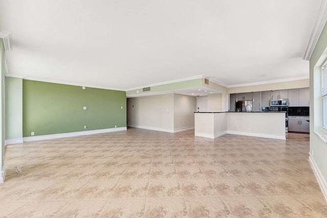 unfurnished living room featuring light tile patterned floors, baseboards, and ornamental molding