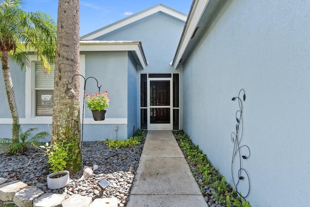 property entrance featuring stucco siding