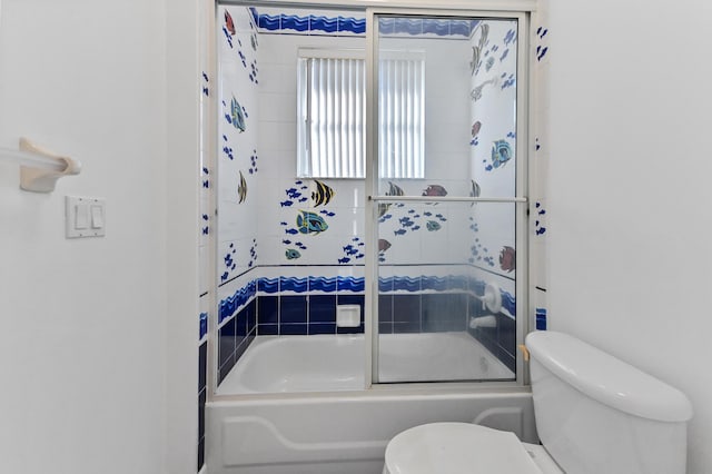 full bath with enclosed tub / shower combo and toilet