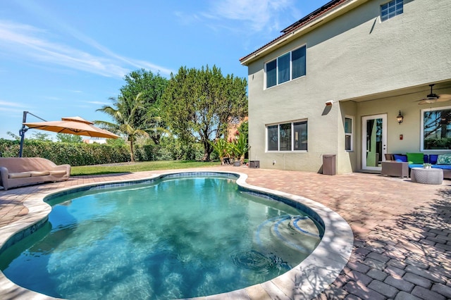 view of swimming pool featuring a ceiling fan, an outdoor living space, and a patio area