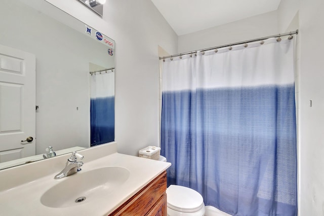 bathroom with toilet, curtained shower, and vanity