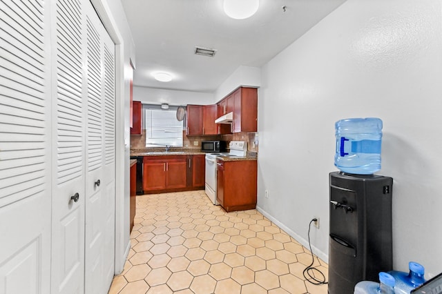 kitchen featuring visible vents, white range with electric cooktop, a sink, black microwave, and under cabinet range hood