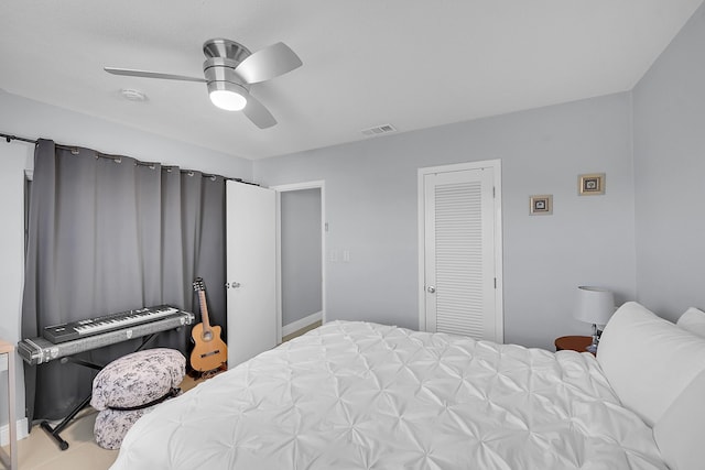 bedroom featuring a closet, visible vents, baseboards, and ceiling fan