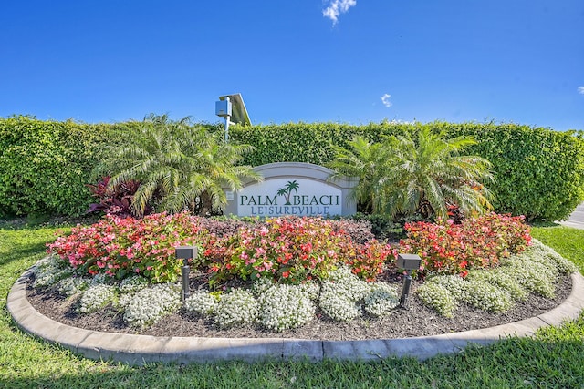 view of community / neighborhood sign