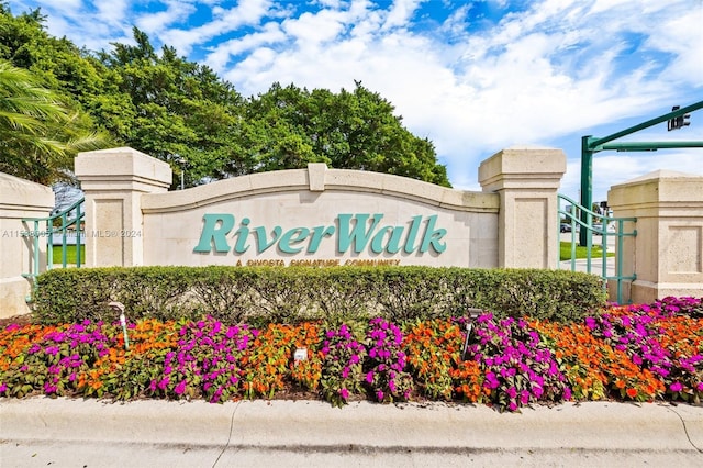 view of community / neighborhood sign