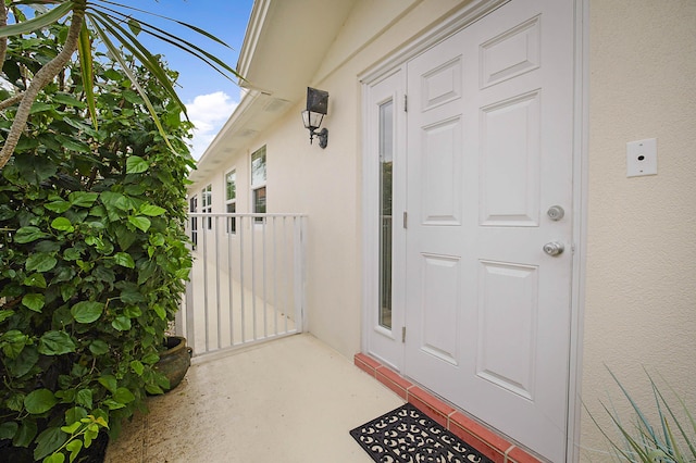 entrance to property with stucco siding