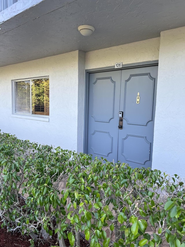 entrance to property with stucco siding