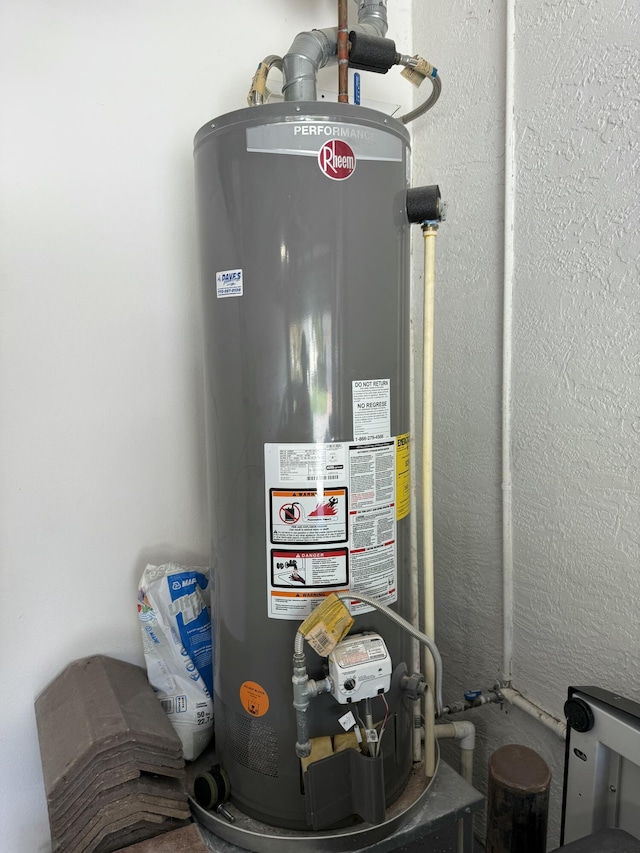 560 SW Indian Key Dr S, Saint Lucie West, FL 34986 - utilities featuring water heater