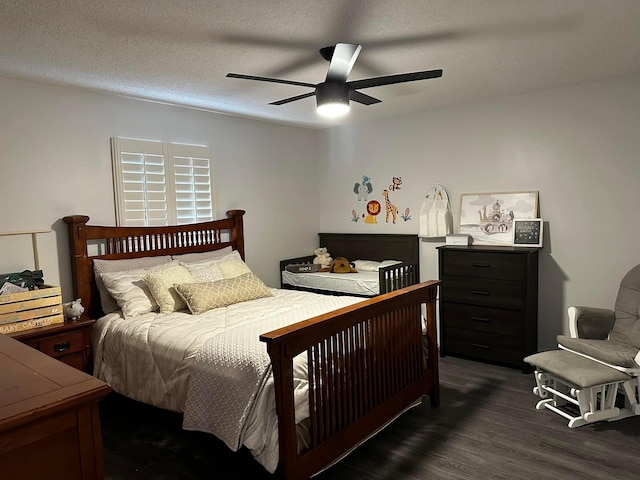 bedroom with dark wood finished floors, a textured ceiling, and a ceiling fan