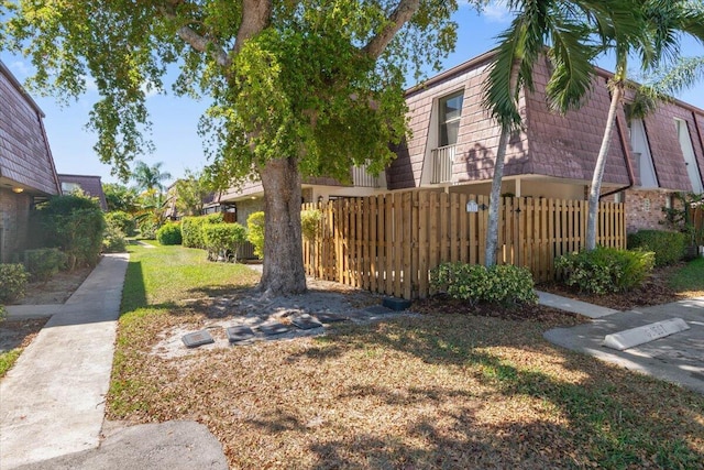 view of yard with a fenced front yard