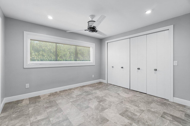 unfurnished bedroom with a ceiling fan, recessed lighting, baseboards, and a closet