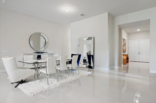 dining area with visible vents and baseboards