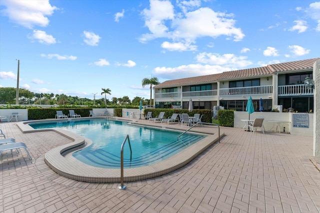 700 NE 20th Ln, Boynton Beach, FL 33435 - pool with a patio