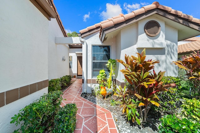 6438 Pointe Pleasant Cir, Delray Beach, FL 33484 - doorway to property featuring stucco siding and a tiled roof