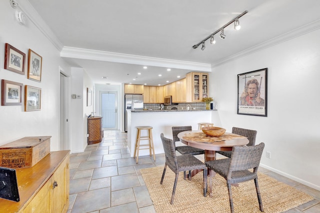 dining room with recessed lighting, baseboards, and ornamental molding