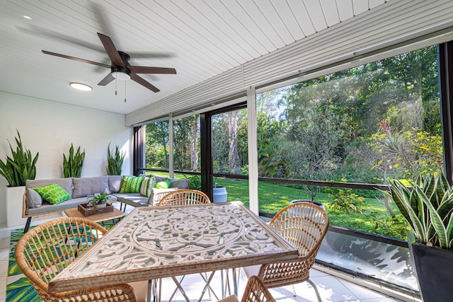 sunroom / solarium with a ceiling fan