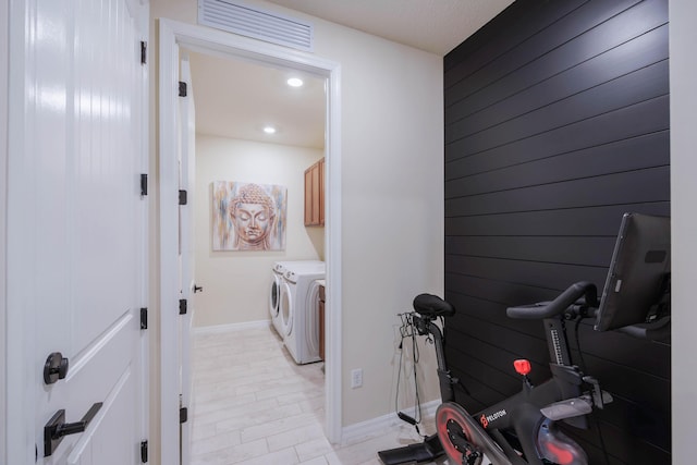 laundry room featuring visible vents, independent washer and dryer, recessed lighting, cabinet space, and baseboards