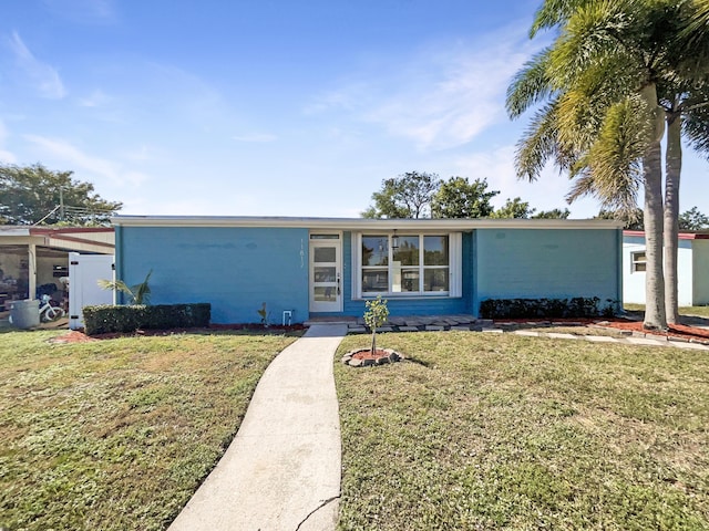 view of front of home featuring a front yard