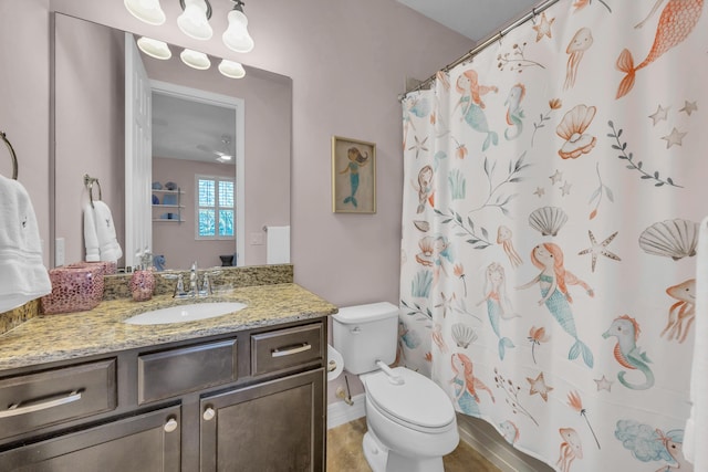 bathroom with curtained shower, toilet, and vanity