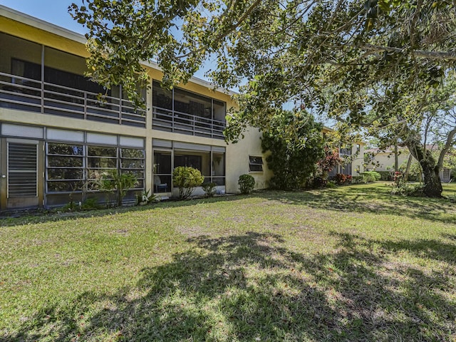 view of yard featuring a balcony