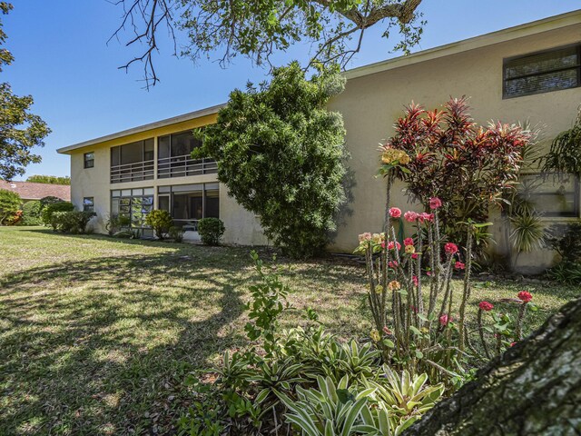 400 18th St Unit D3, Vero Beach, FL 32960 - view of yard