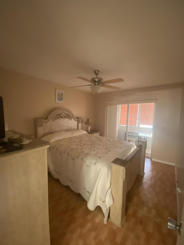 bedroom featuring baseboards, light wood-style floors, and a ceiling fan