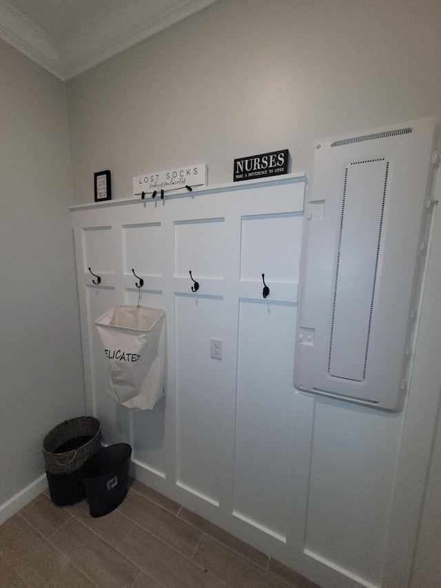 mudroom featuring baseboards