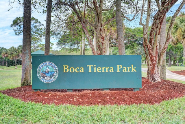 view of community / neighborhood sign