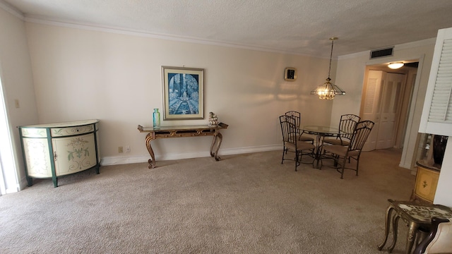 dining space featuring carpet floors, crown molding, a textured ceiling, and visible vents