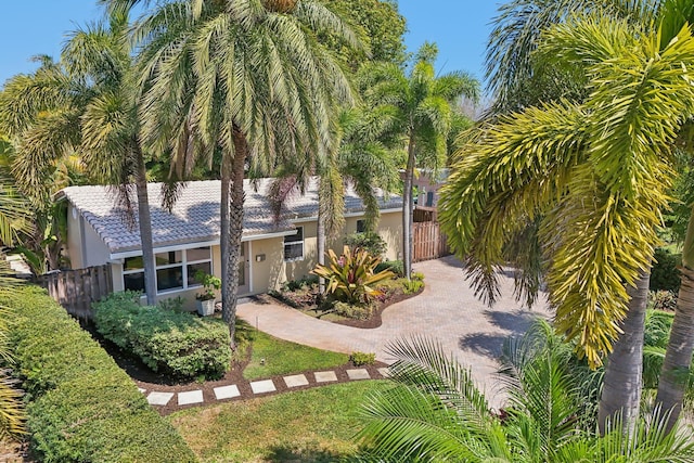 13 NE 26th Ct, Wilton Manors, FL 33334 - view of front of home featuring stucco siding