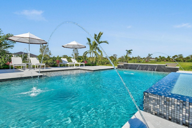 20017 SE Bridgewater Dr, Jupiter, FL 33458 - outdoor pool featuring a patio area