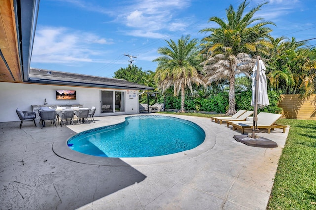 view of swimming pool with fence, outdoor dining area, a patio area, and a fenced in pool