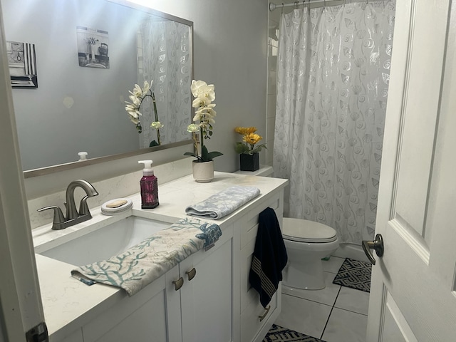 full bath featuring tile patterned floors, curtained shower, toilet, and vanity