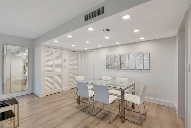 dining space featuring recessed lighting, baseboards, visible vents, and light wood finished floors