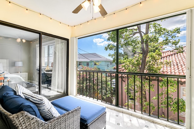 sunroom / solarium featuring ceiling fan