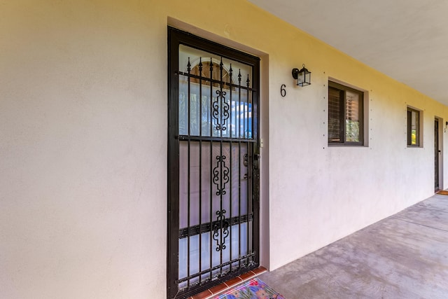 view of exterior entry with stucco siding