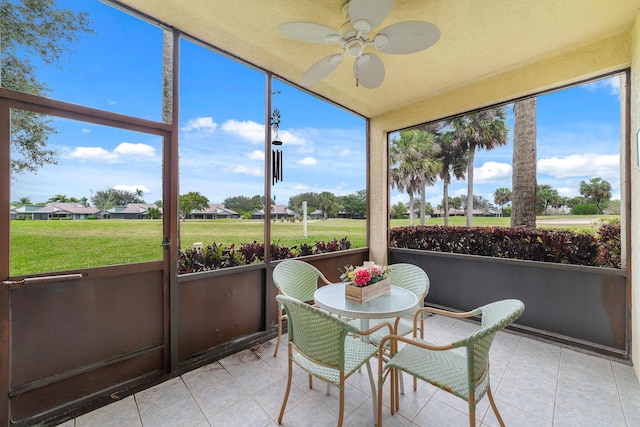 sunroom / solarium with ceiling fan