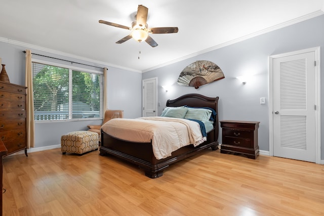 bedroom with light wood-type flooring, baseboards, ceiling fan, and crown molding