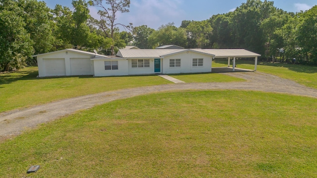 view of front of house featuring a carport, a front lawn, and driveway