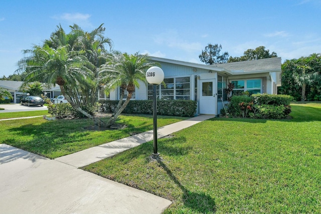 view of front of property with a front lawn