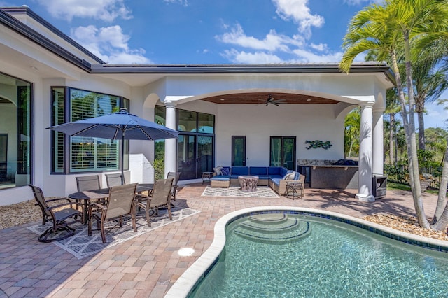 view of swimming pool featuring a ceiling fan, outdoor dining area, an outdoor hangout area, a fenced in pool, and a patio area