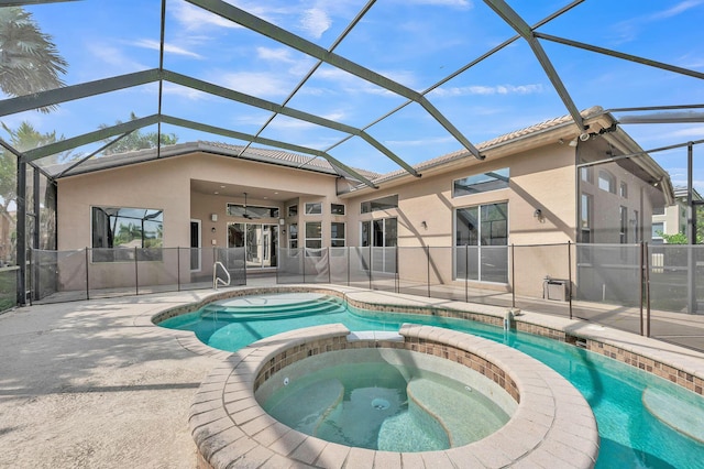 view of pool featuring a lanai, a pool with connected hot tub, ceiling fan, and a patio area