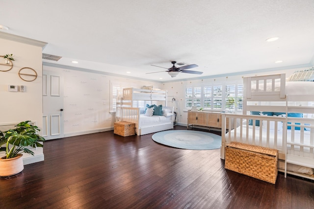 living room featuring visible vents, ceiling fan, baseboards, recessed lighting, and hardwood / wood-style flooring