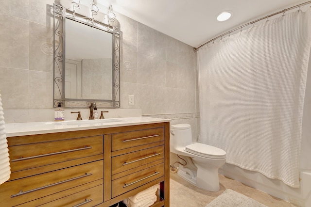 bathroom with shower / bath combo with shower curtain, toilet, vanity, recessed lighting, and tile walls