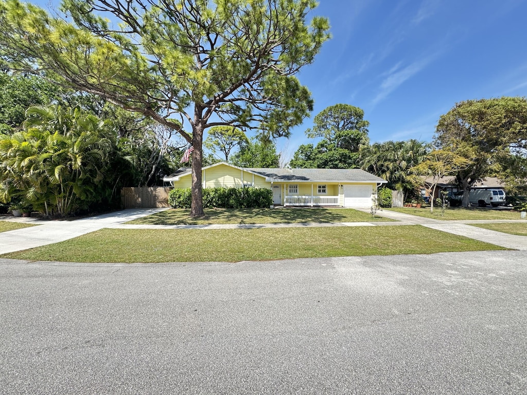 ranch-style home with a front lawn and driveway