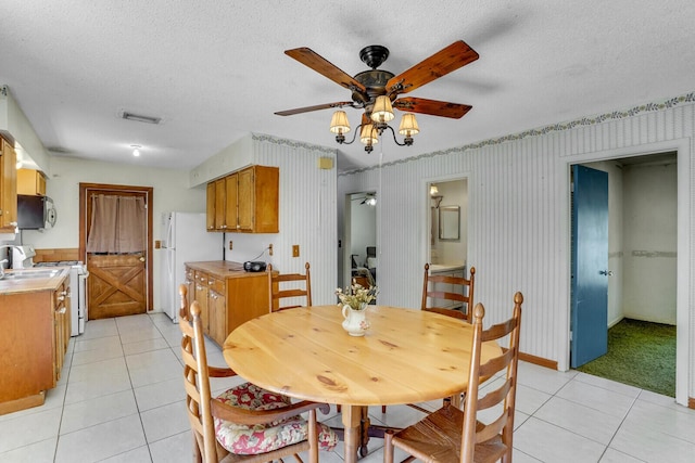 dining room featuring visible vents, a textured ceiling, and ceiling fan